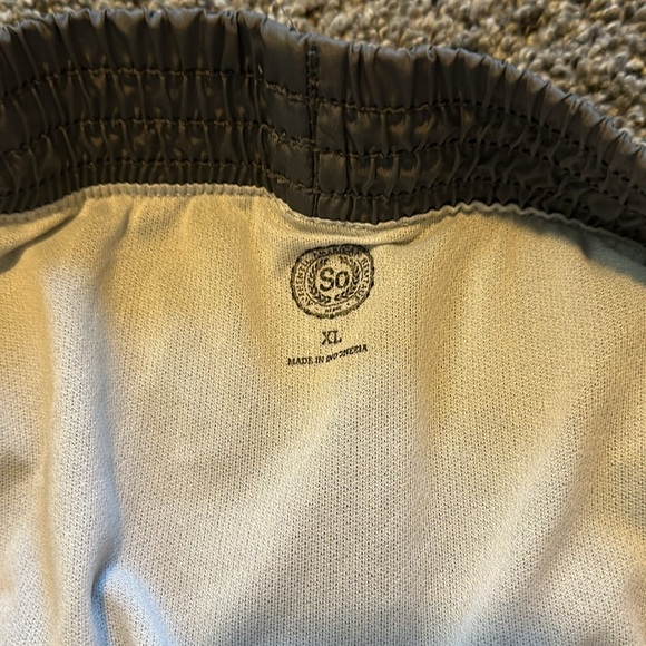 Lined athletic shorts - Picture 3 of 5